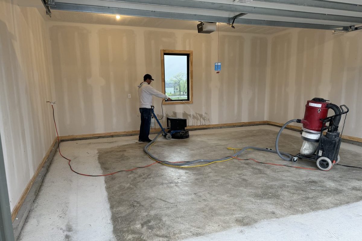 Diamond grinding with dust extraction